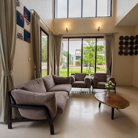 Stayvista'S Greenwoods Villa 10 - City-Center Villa With Private Pool, Terrace, Lift & Carrom Board Lonavala Exteriér fotografie