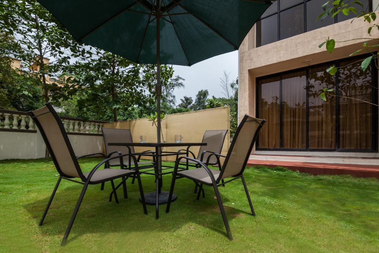 Stayvista'S Greenwoods Villa 10 - City-Center Villa With Private Pool, Terrace, Lift & Carrom Board Lonavala Exteriér fotografie
