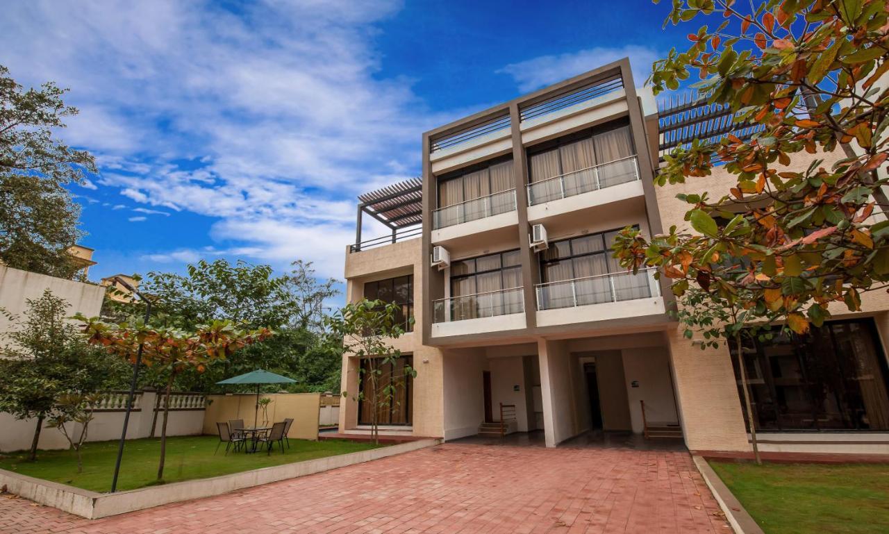 Stayvista'S Greenwoods Villa 10 - City-Center Villa With Private Pool, Terrace, Lift & Carrom Board Lonavala Exteriér fotografie