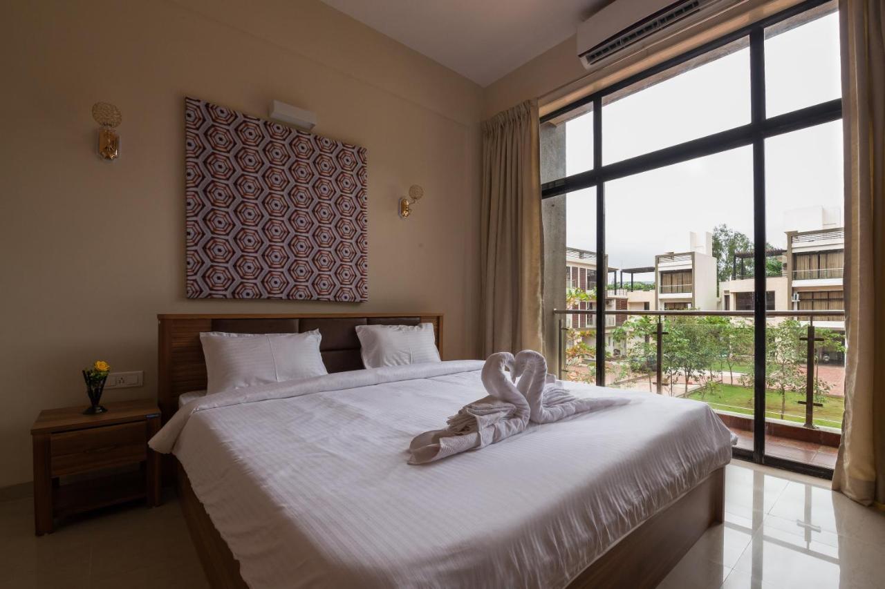 Stayvista'S Greenwoods Villa 10 - City-Center Villa With Private Pool, Terrace, Lift & Carrom Board Lonavala Exteriér fotografie