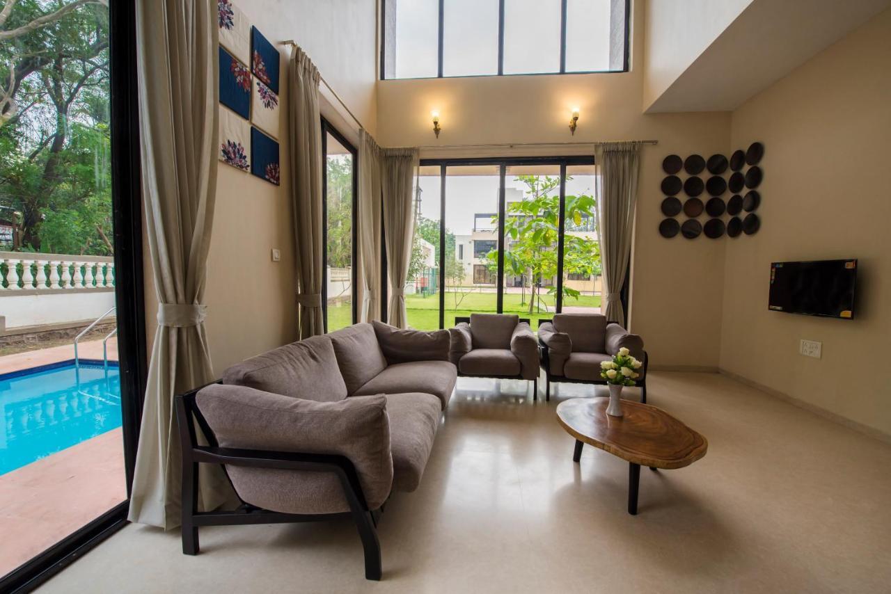 Stayvista'S Greenwoods Villa 10 - City-Center Villa With Private Pool, Terrace, Lift & Carrom Board Lonavala Exteriér fotografie